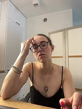 MartiniiSelenna's Live XXX Chat