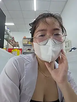Chat XXX en directo de HinaLovely