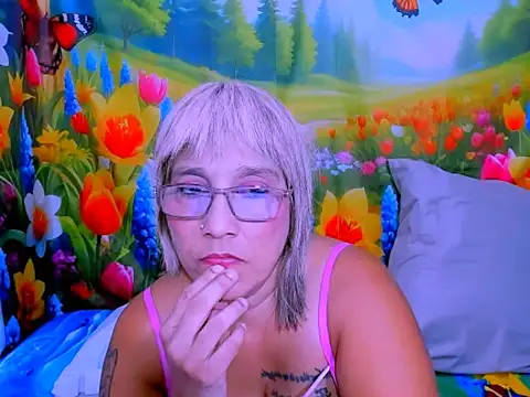 indianroxyn Live XXX chat
