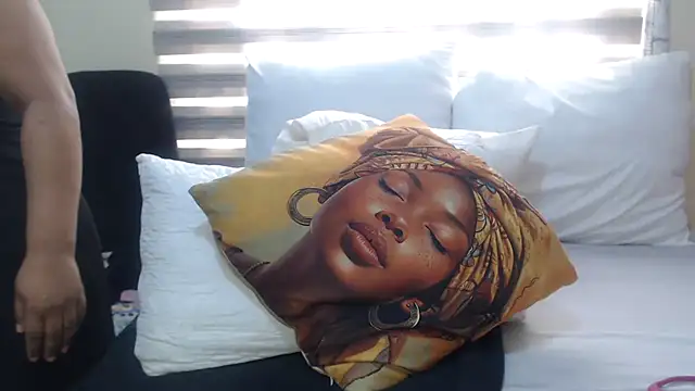 Foxybrownxx1's Live XXX Chat