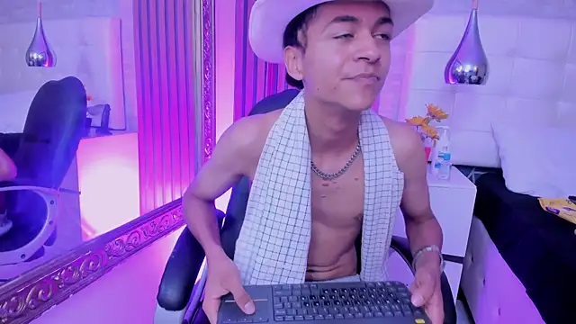 KyleeSmiith – Naživo XXX chat