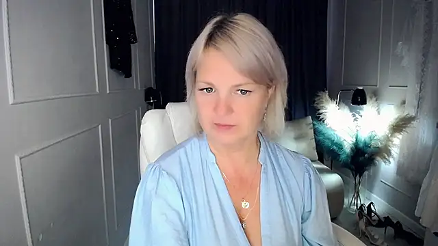 XXX chat uživo modela Juarnea
