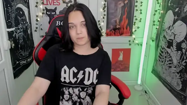 دردشة Caroline_cutte الجنسية المباشرة