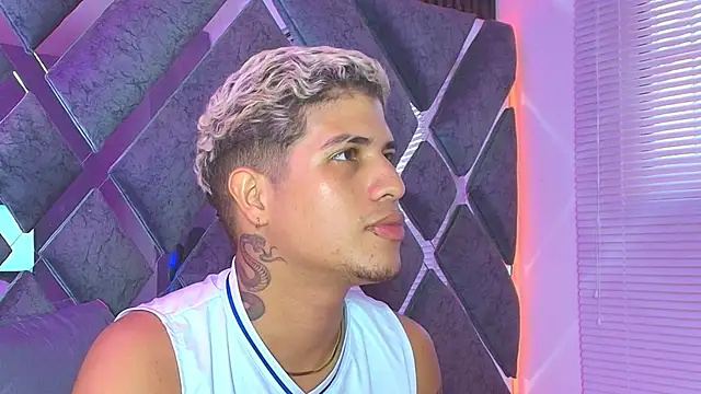 dominic_connor Chat XXX live