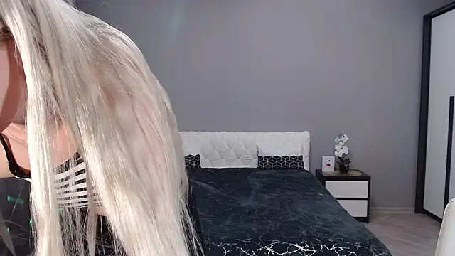 VictoriaTiger's Live XXX Chat