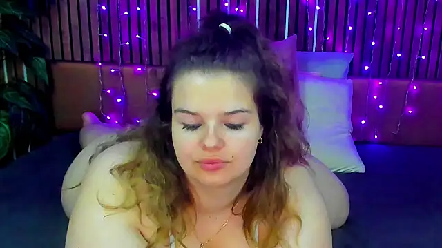 Pokazy przed kamerką – LittleNicole69