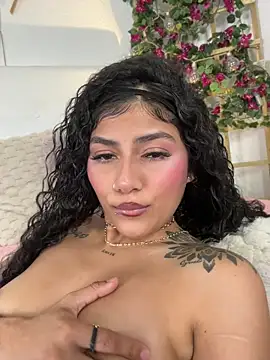brizzmotion Adlı Modelin Canlı XXX Sohbeti