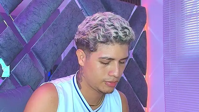 dominic_connor Chat XXX in diretta