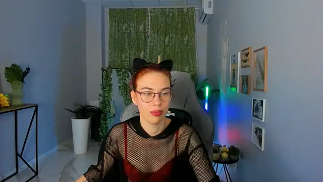 SeraphineDuskryn's Live XXX Chat
