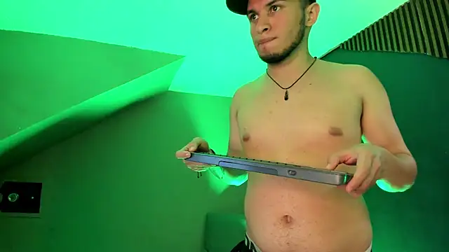 Онлайн чат XXX TomasDuquee