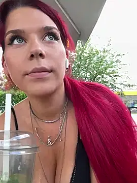 RiriRoseey's Live XXX Chat