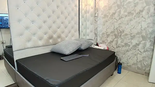 Chatroom XXX en direct de VALENTINA3x