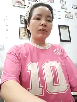 Ivy_Trix2's Live XXX Chat