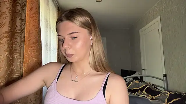HoneysPiee's Live XXX Chat