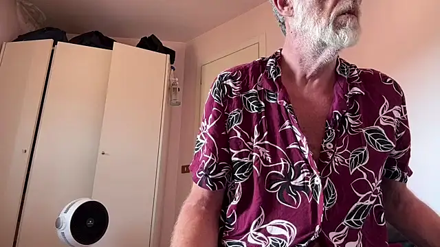 PierPesaroX Chat XXX live