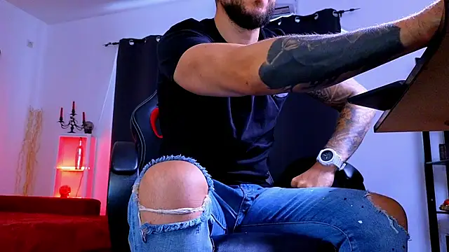 Czat XXX na żywo – MightyAaron66