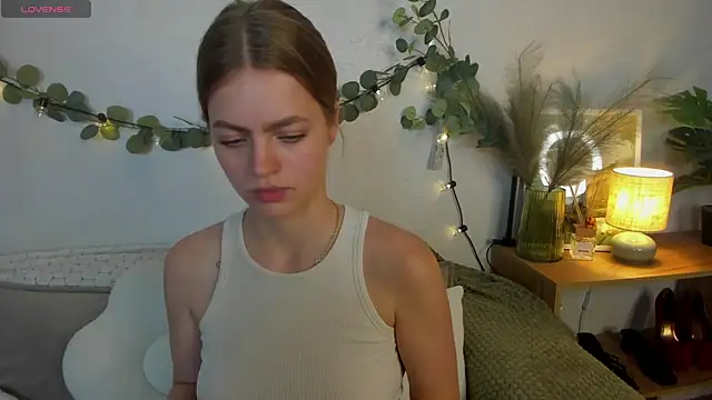 HoneyEmilly Live XXX Chat