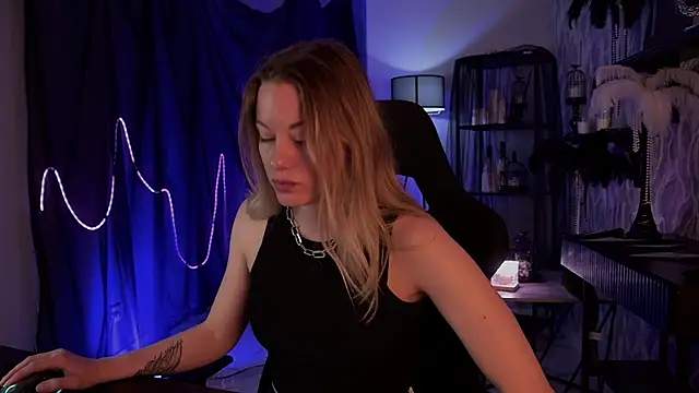 VireliaMoonfall's Live XXX Chat