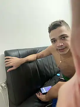 friends_lust_latin 网络视讯表演