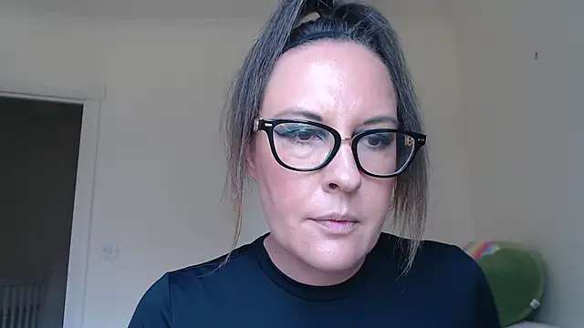Humiliatrixxxx Adlı Modelin Canlı XXX Sohbeti