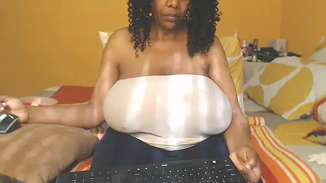 bustykelly Live XXX Chat