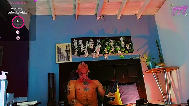 HannibalLester Live XXX-Chat