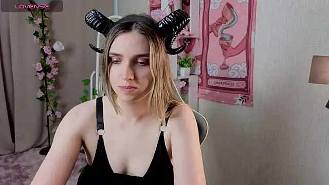 NocturneHuntress' Live XXX Chat