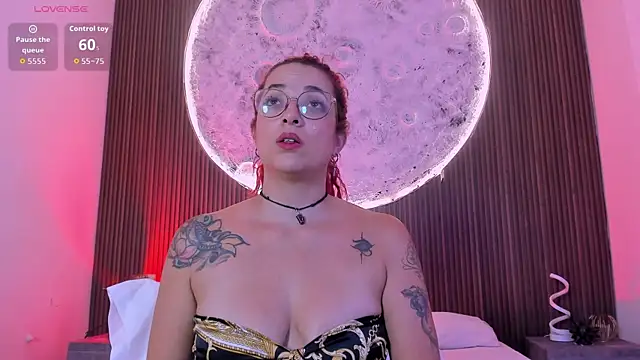 Chat +18 de RoxanneStorm_ ao vivo