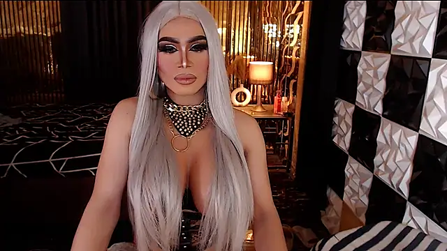 Chat XXX en directo de MonstrousCockDiva