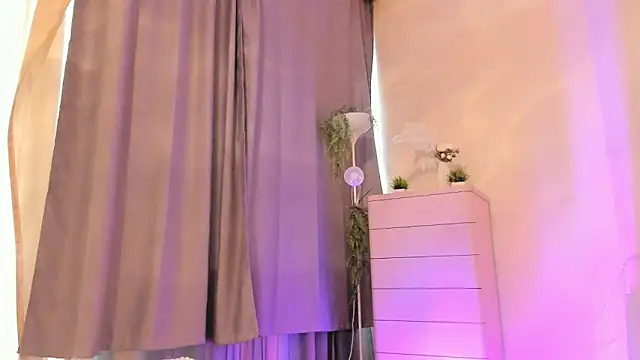 Chatroom XXX en direct de MidnightPoise