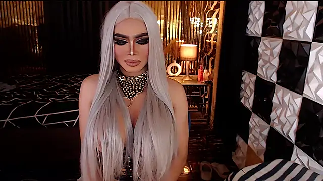 Chat XXX en directo de MonstrousCockDiva
