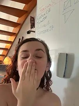 Ana_Delacour Adlı Modelin Canlı XXX Sohbeti