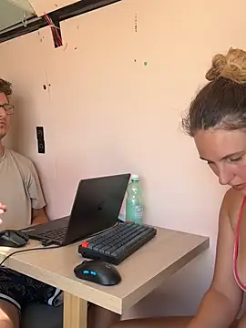 دردشة ancouple90s الجنسية المباشرة