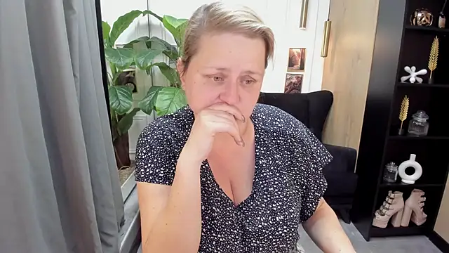 ScarlettSoft's Live XXX Chat