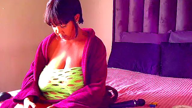 HOTSEXCBOOBS30xx Adlı Modelin Canlı XXX Sohbeti