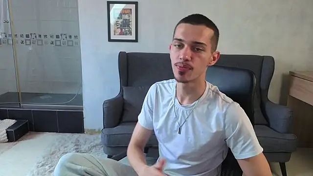 XXX chat uživo modela KaydenDrew