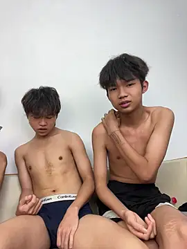 -OvO-のライブXXXチャット