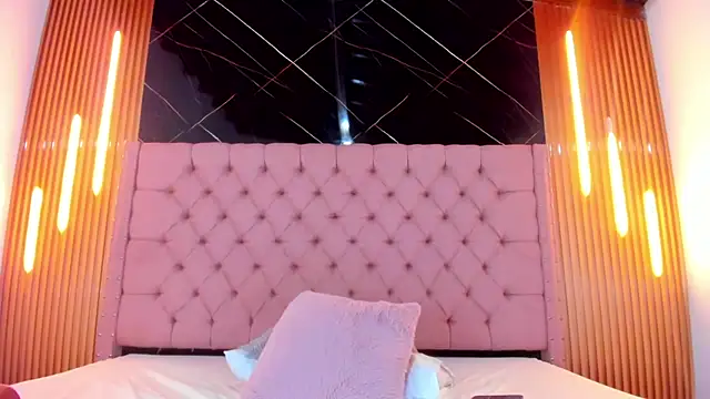 AinaPink's Live XXX Chat