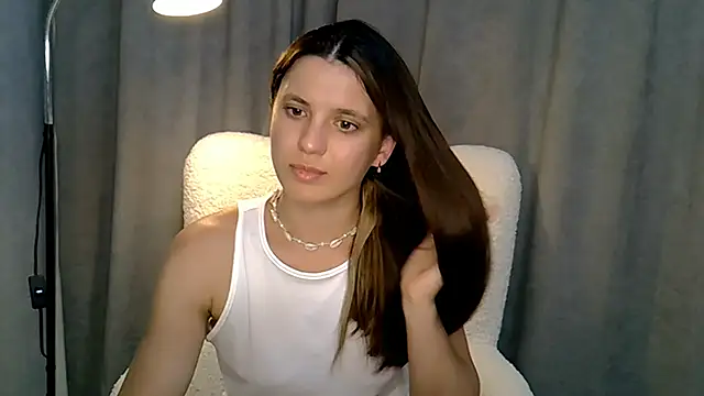 KiraHoney Adlı Modelin Canlı XXX Sohbeti