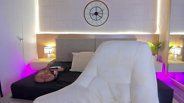 Megan_charles_ Live XXX-chat