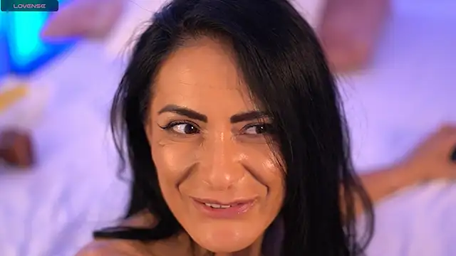 Chat XXX en directo de RaisaVawn
