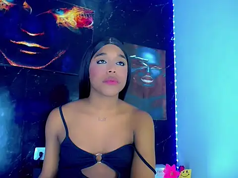 SaramyBigcock Adlı Modelin Canlı XXX Sohbeti