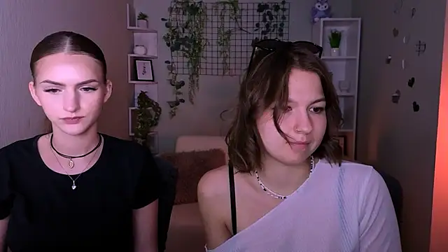 XXX chat uživo modela naomi_perl