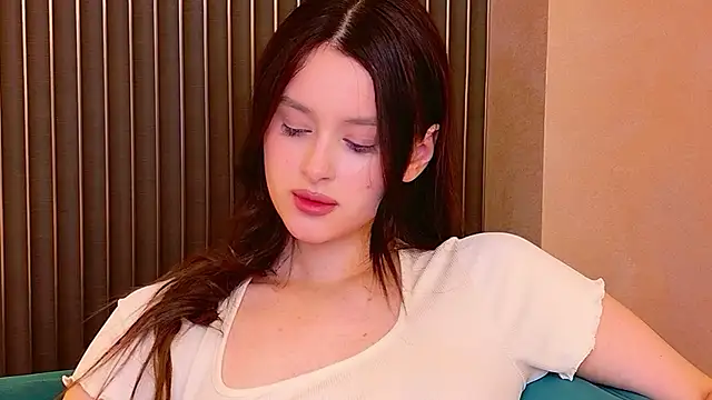 EvaSwen Adlı Modelin Canlı XXX Sohbeti