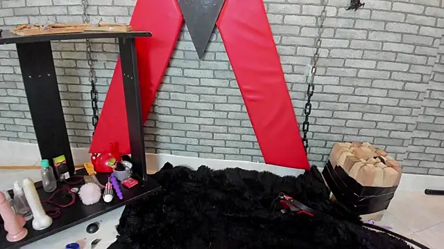 hillary_bigbutt – Naživo XXX chat
