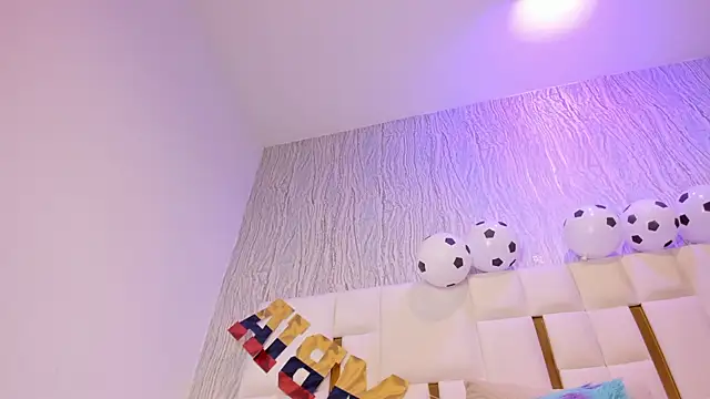 hillary_uckerman_ Adlı Modelin Canlı XXX Sohbeti