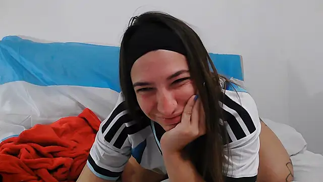 Yara-Lolii – Naživo XXX chat