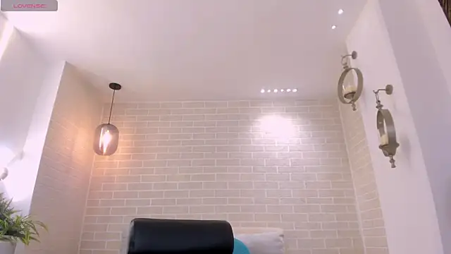 SunnyRivers' Live XXX Chat
