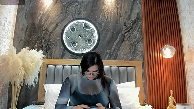 BellaPeers_ Adlı Modelin Canlı XXX Sohbeti