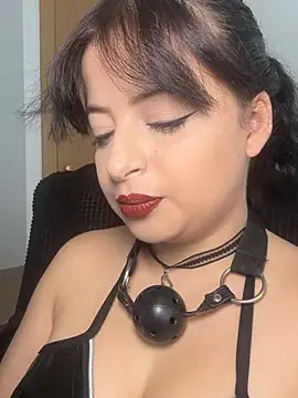Noire_Mistress Adlı Modelin Canlı XXX Sohbeti